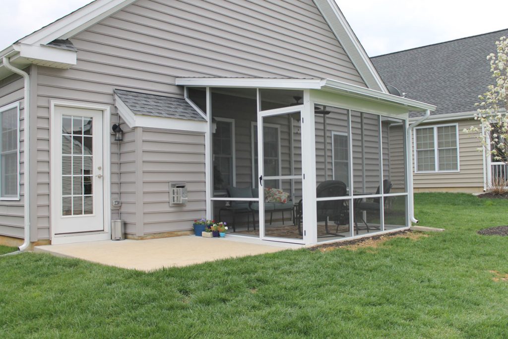 Screened in porch by PAsunrooms