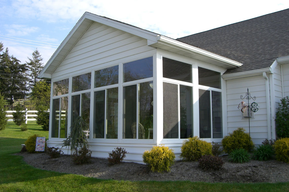 white screen in enclosure room home addition